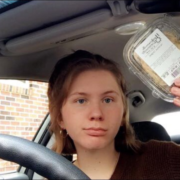 Meet your Posher, Hannah - Picture 1 of 1